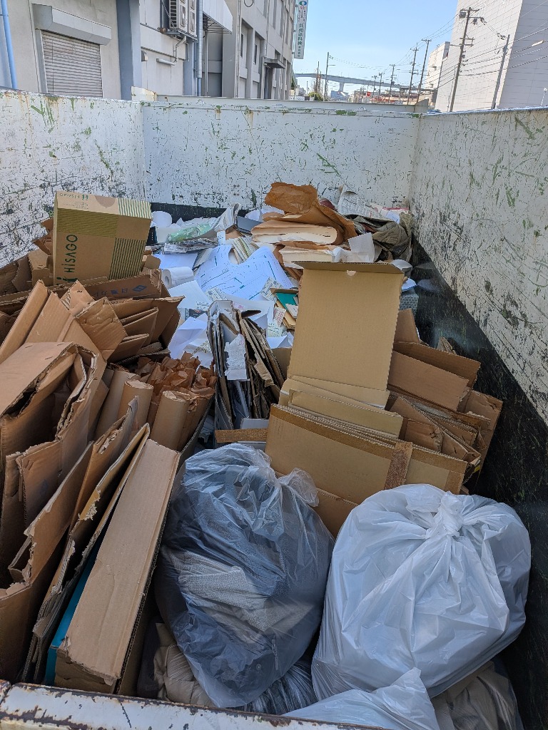 大阪市西区不用品回収、残置物撤去、片付け作業、合同会社スマートにお任せ下さい