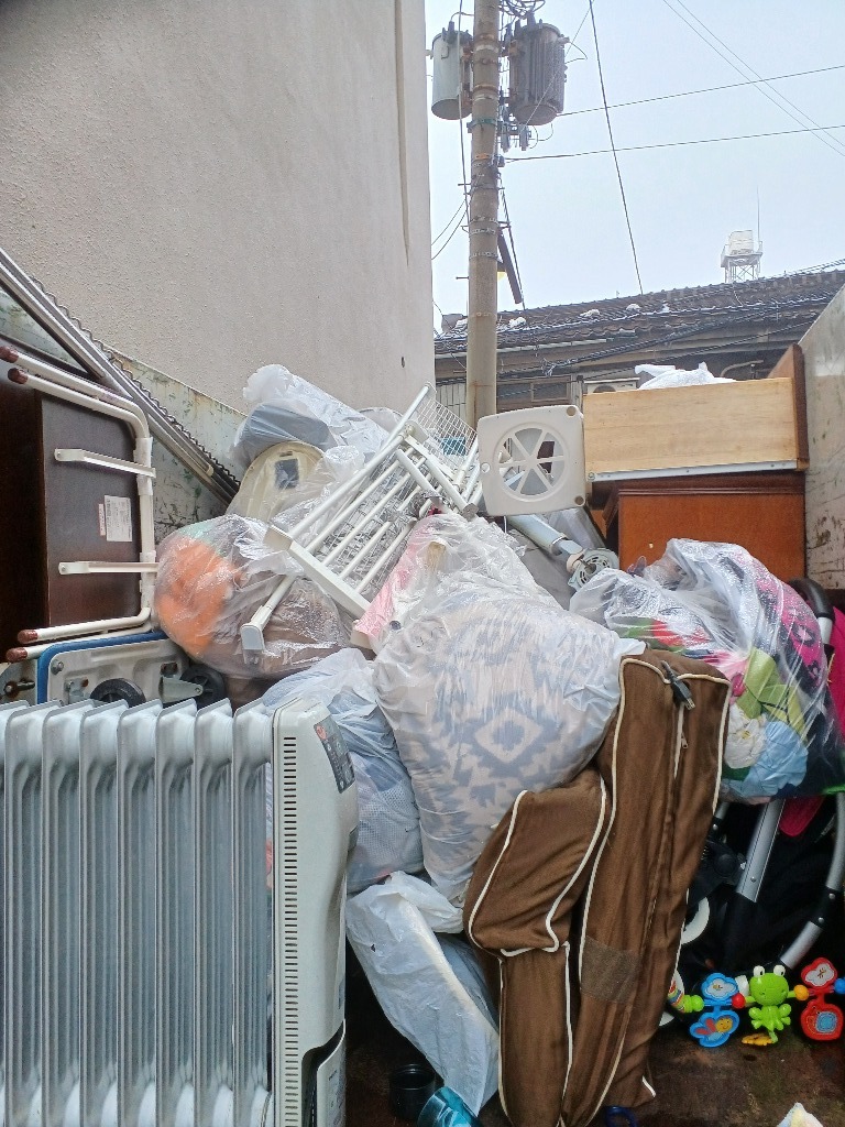 大阪市西区残置物撤去の依頼が有りお伺いしました