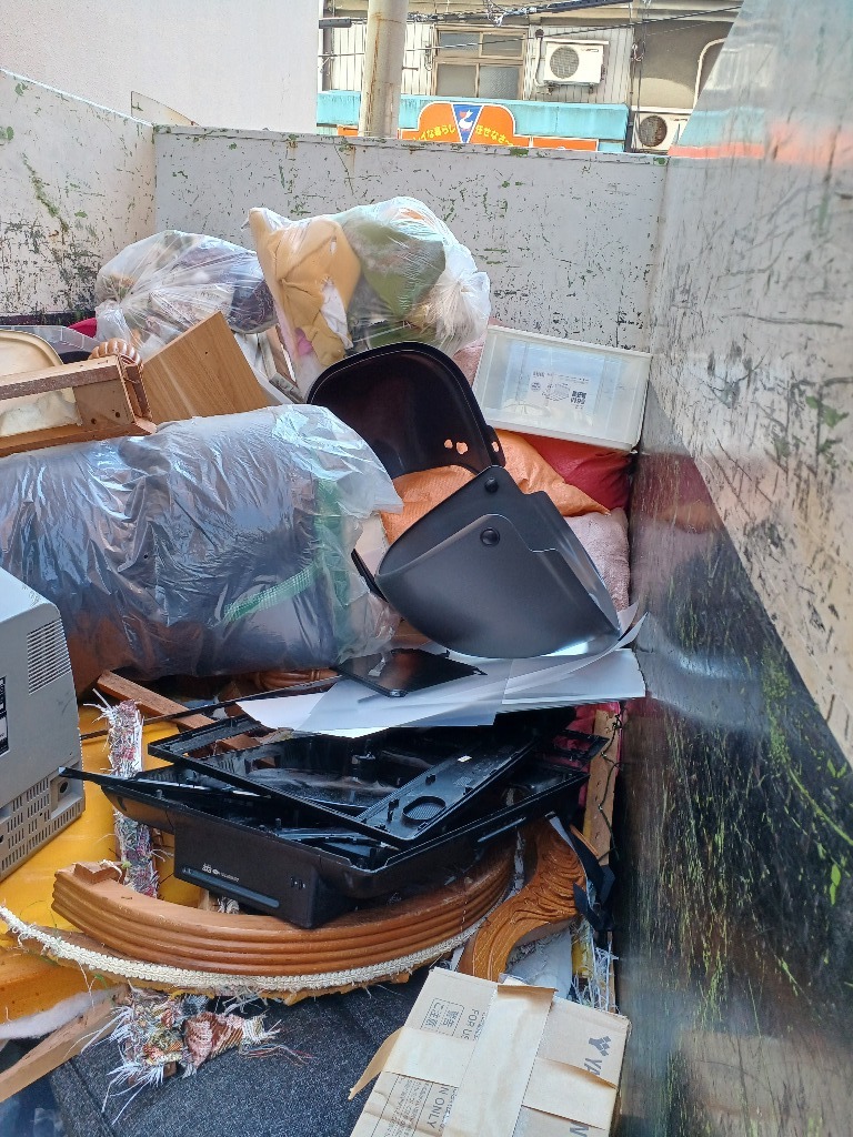 大阪市西区、部屋の片付け、オフィス、倉庫、家財整理、生前整理、遺品整理、片付け全般お任せ下さい！